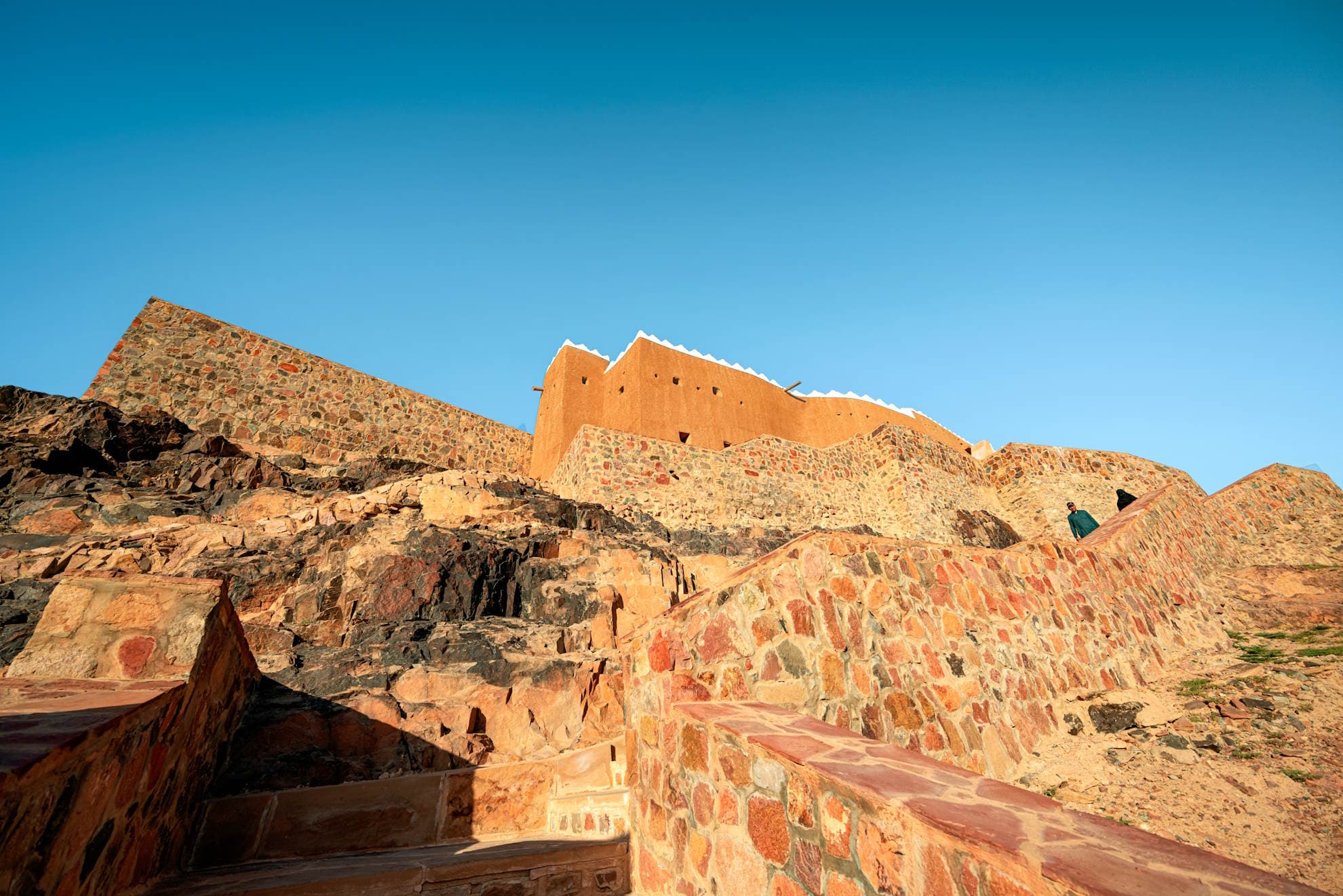 우박: A'arif Castle, Qishla Palace 및 Barzan Traditional Market