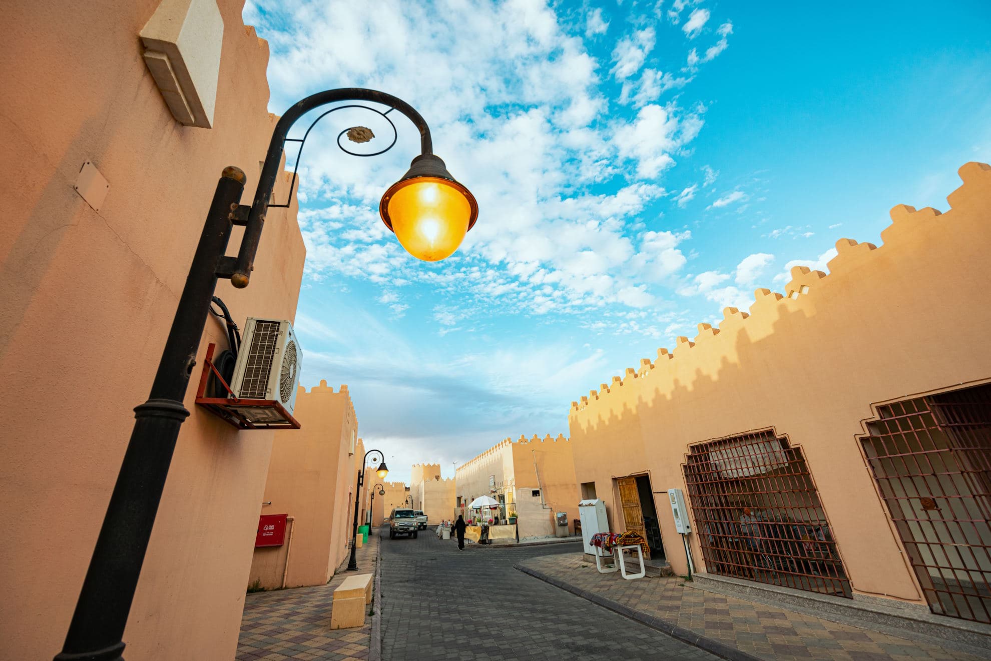 우박: A'arif Castle, Qishla Palace 및 Barzan Traditional Market