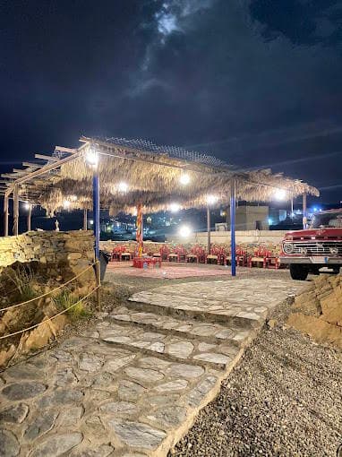 Recorrido por el patio y visita al Museo y Café Al-Akhaween, y a las cascadas Al-Hamda y Al-Zaytouna