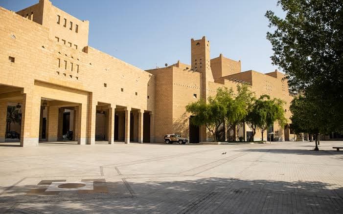 Un recorrido patrimonial a través de Qasr al-Hukm y el antiguo Riad.
