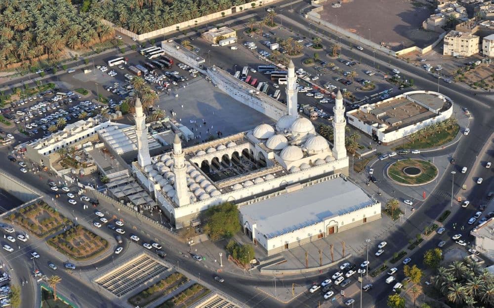 Un recorrido por el monte Uhud, el cementerio de los mártires y la mezquita de Ali ibn Abi Talib.
