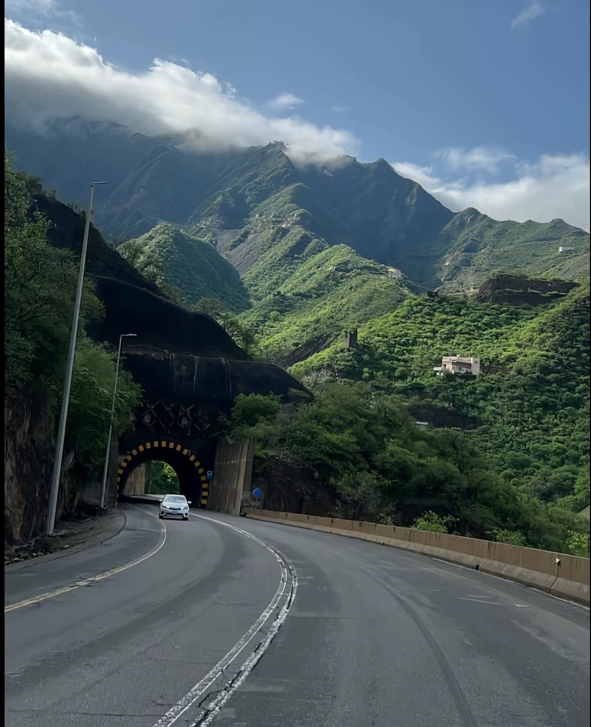 4 लोगों के समूह के लिए शुल्क
