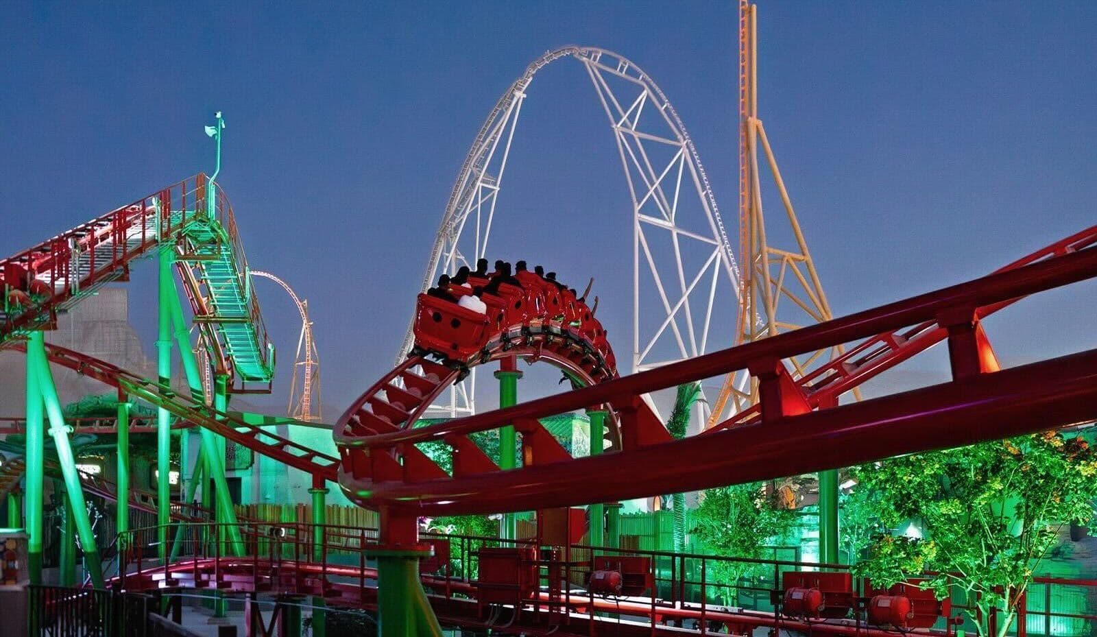 إقامة ليلتان في فندق 5 نجوم و تذاكر Six Flags الذهبية لخمس أفراد 
