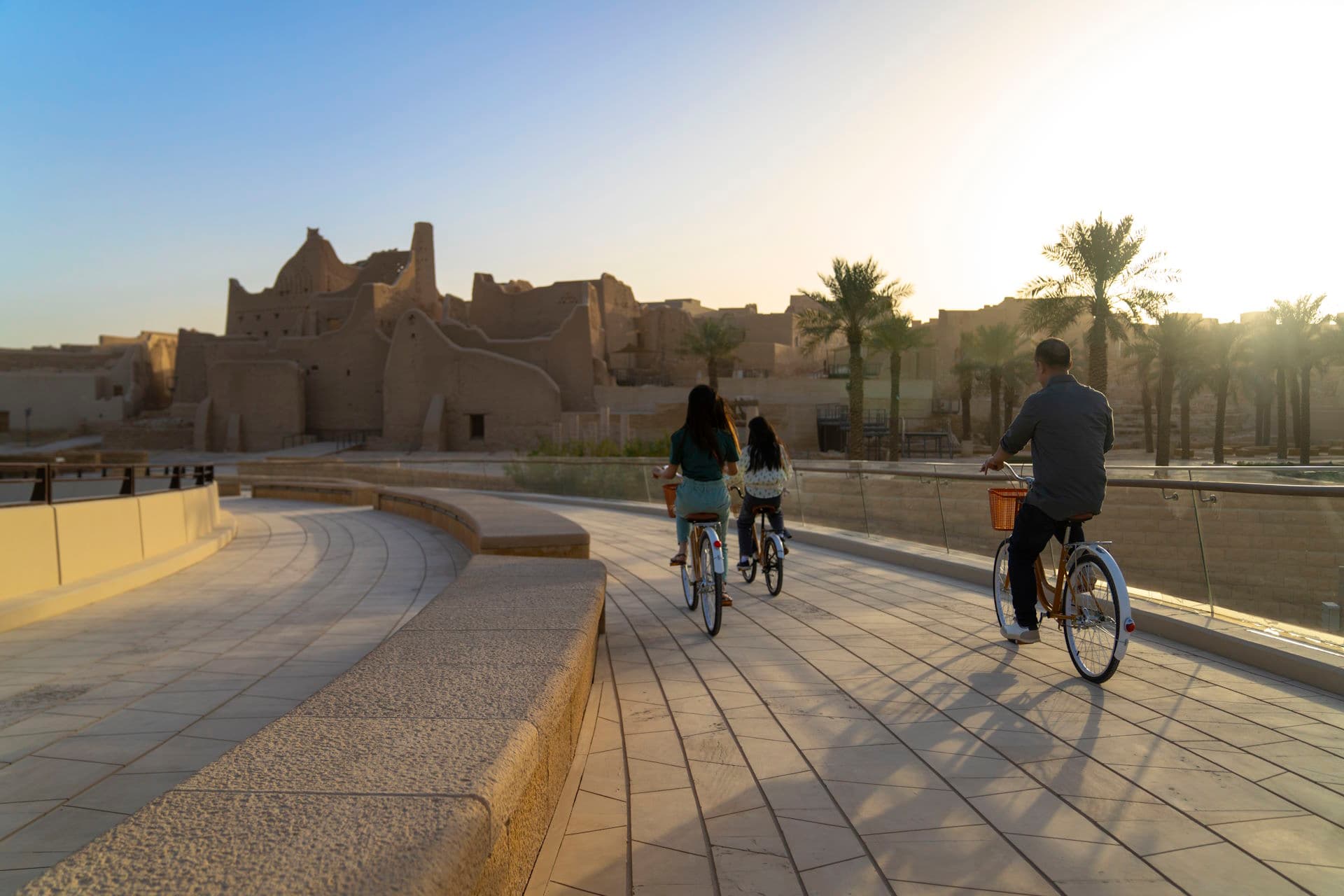 Visita guiada al barrio de Al-Tarif y al mirador de Al-Bajiri, con entradas incluidas.