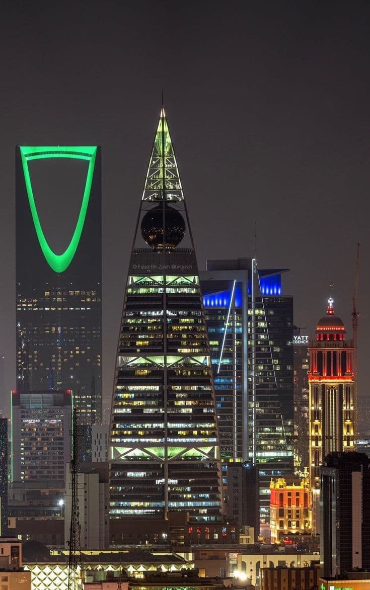 Visite la Torre del Reino, la Torre Al Faisaliah y la Zona Patrimonial de Al Deera - Riad